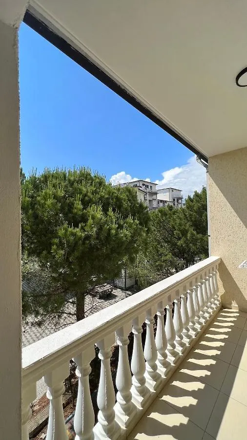 Kamberi Hotel & Apartments Velipoja