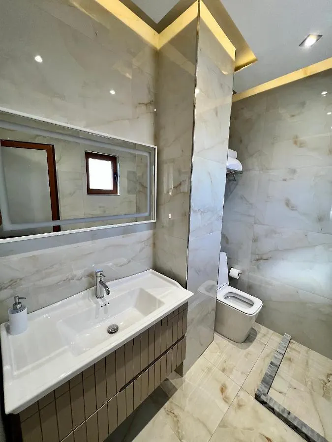 Kamberi Hotel & Apartments Velipojë