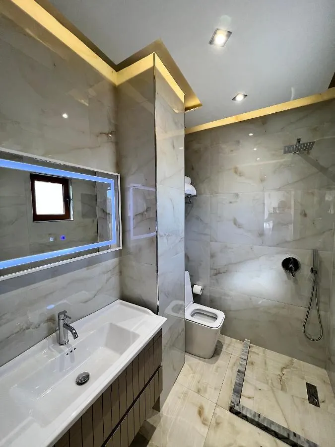 Kamberi Hotel & Apartments Velipojë