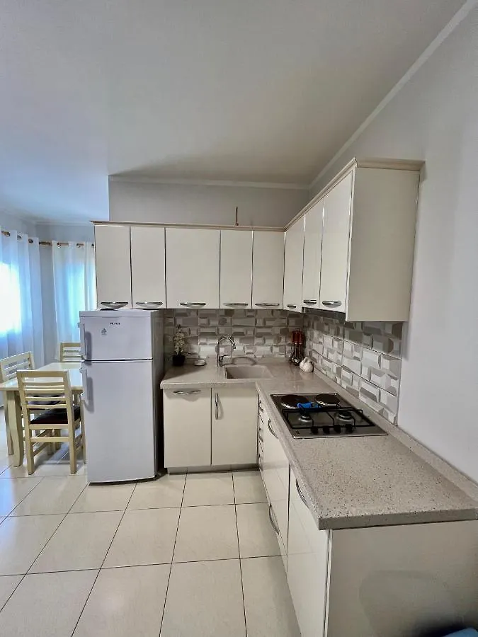Kamberi Hotel & Apartments Velipojë